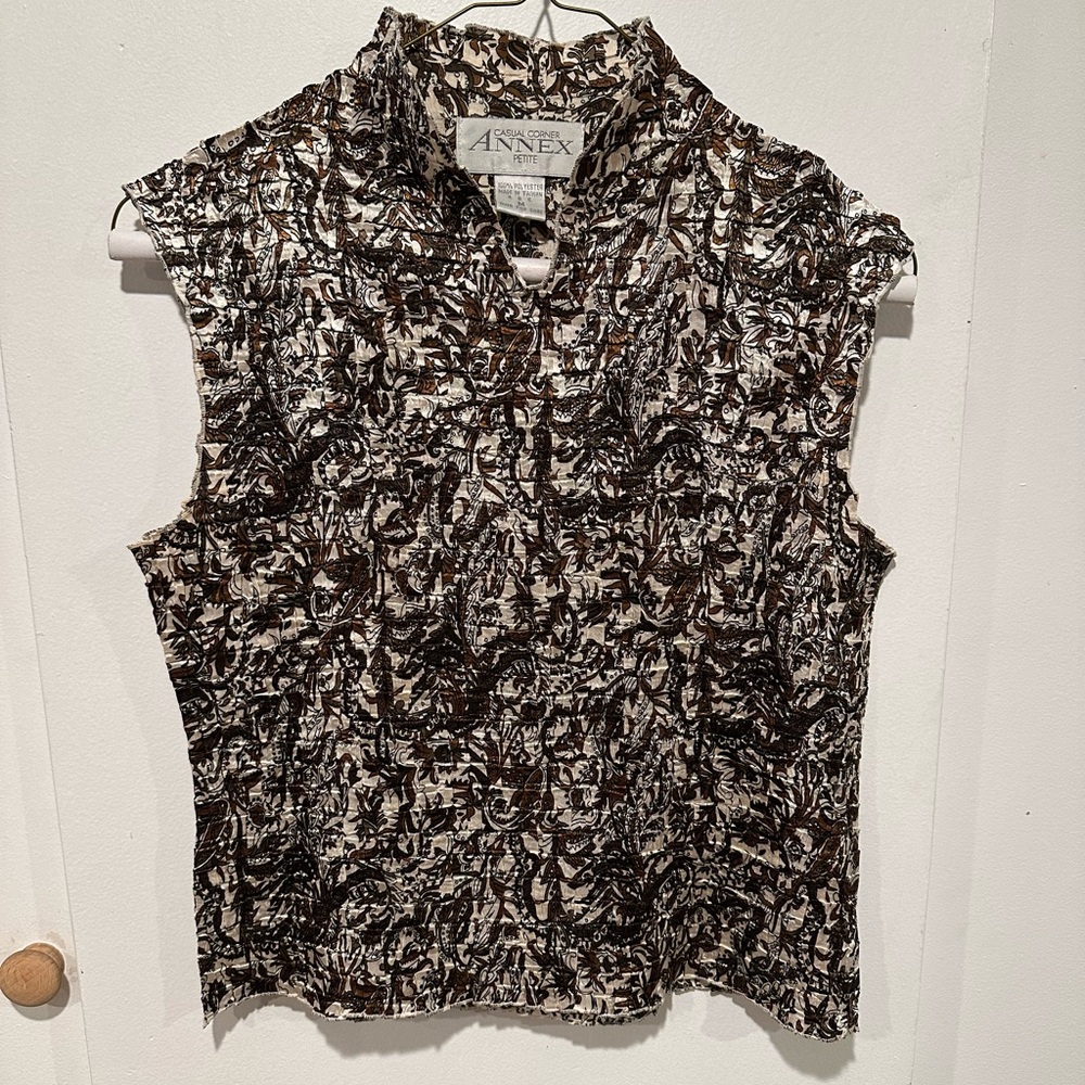 Casual Corner Vintage Women's Black and Brown Patterned Elasticated Top